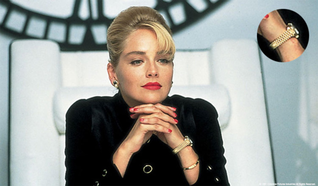 Where sleeping dogs lie : Sharon Stone porte une Rolex Datejust en or jaune Where sleeping dogs lie : Sharon Stone porte une Rolex Datejust en or jaune