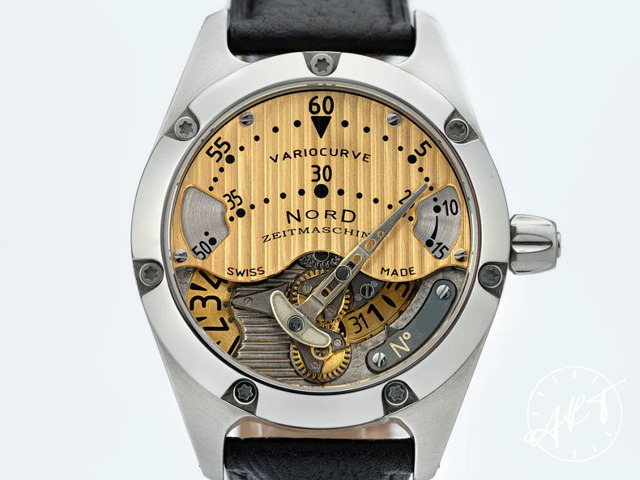 Une très rare Nord Zeitmaschine Variocurve à découvrir sur le site Artwatches.com Une très rare Nord Zeitmaschine Variocurve à découvrir sur le site Artwatches.com