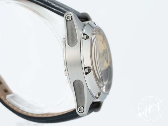 Une très rare Nord Zeitmaschine Variocurve à découvrir sur le site Artwatches.com Une très rare Nord Zeitmaschine Variocurve à découvrir sur le site Artwatches.com