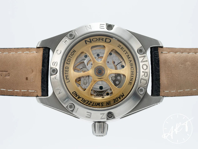 Une très rare Nord Zeitmaschine Variocurve à découvrir sur le site Artwatches.com Une très rare Nord Zeitmaschine Variocurve à découvrir sur le site Artwatches.com