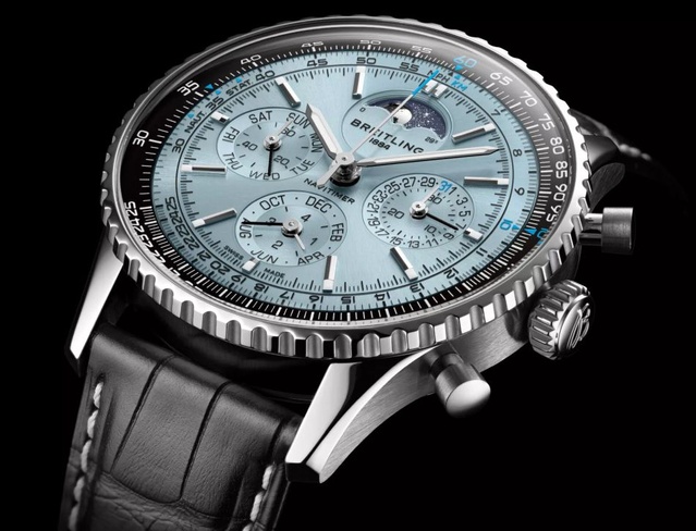 Breitling Navitimer B19 Perpetual Calendar Chronograph : cadran bleu glacier, boitier acier et lunette en platine Breitling Navitimer B19 Perpetual Calendar Chronograph : cadran bleu glacier, boitier acier et lunette en platine