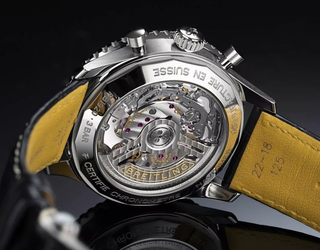 Breitling Navitimer B19 Perpetual Calendar Chronograph : cadran bleu glacier, boitier acier et lunette en platine Breitling Navitimer B19 Perpetual Calendar Chronograph : cadran bleu glacier, boitier acier et lunette en platine
