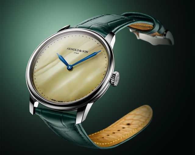 Arnold & Son HM Steel Amber : un cadran de toute beauté en ambre de la Baltique Arnold & Son HM Steel Amber : un cadran de toute beauté en ambre de la Baltique