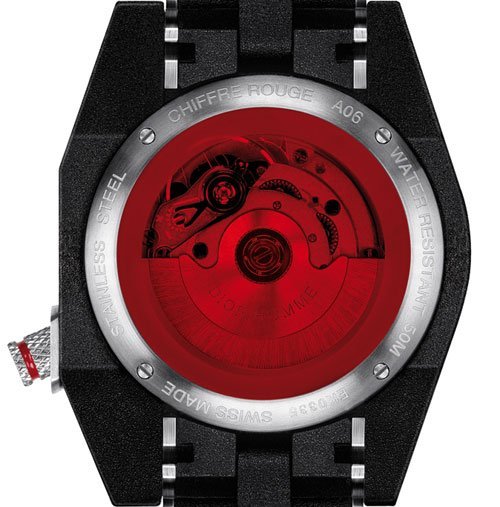 Chiffre Rouge A06 de Dior : toujours asymétrique et recouverte de caoutchouc noir