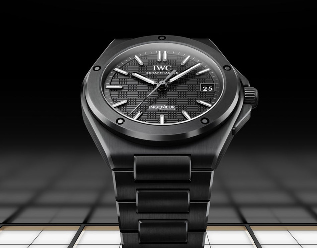 IWC Ingenieur Automatic 42 en céramique noire : des plus réussies IWC Ingenieur Automatic 42 en céramique noire : des plus réussies