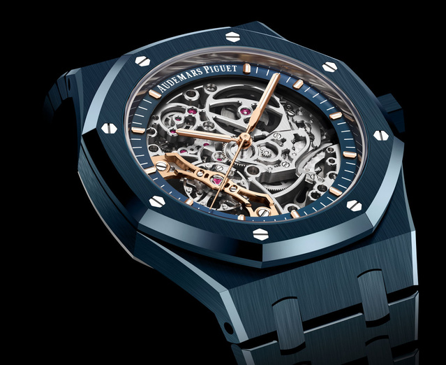 Audemars Piguet : Bleu nuit, Nuage 50, trois nouveautés dans une nouvelle nuance de céramique bleue