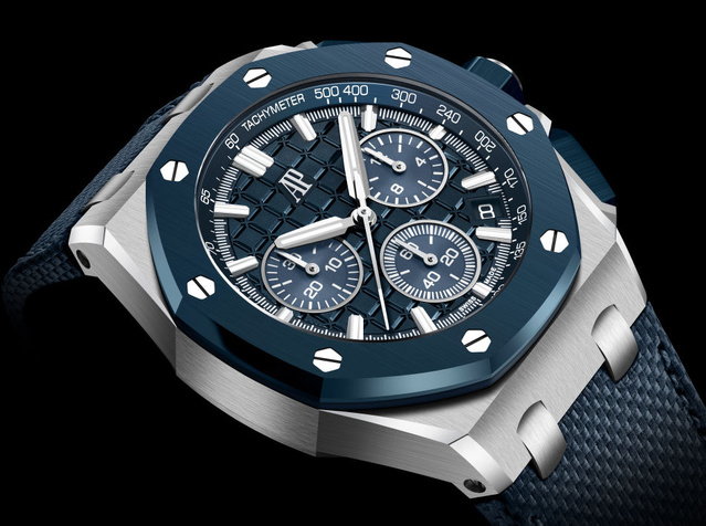 Audemars Piguet : Bleu nuit, Nuage 50, trois nouveautés dans une nouvelle nuance de céramique bleue