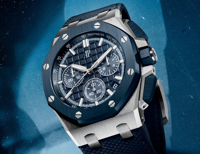 Audemars Piguet : Bleu nuit, Nuage 50, trois nouveautés dans une nouvelle nuance de céramique bleue