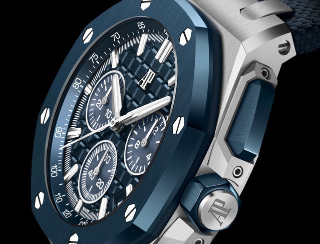 Audemars Piguet : Bleu nuit, Nuage 50, trois nouveautés dans une nouvelle nuance de céramique bleue