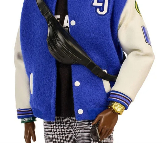 La poupée Mattel de Lebron James porte une Royal Oak Offshore Audemars Piguet en or jaune La poupée Mattel de Lebron James porte une Royal Oak Offshore Audemars Piguet en or jaune