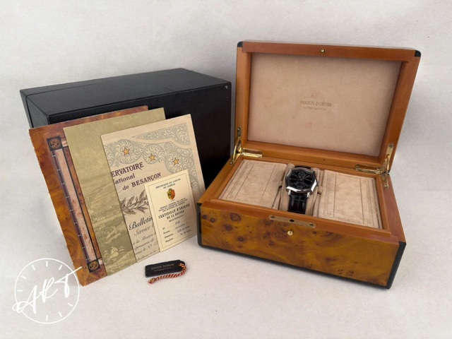 Roger Dubuis Sympathie Bi-Rétrograde Calendrier Perpétuel : pur collector vendu par Artwatches.com Roger Dubuis Sympathie Bi-Rétrograde Calendrier Perpétuel : pur collector vendu par Artwatches.com