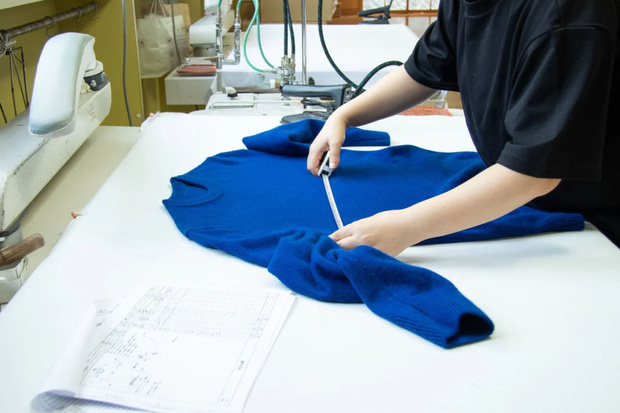Le pull sans manche et le polo en cachemire de la maison japonaise UTO : parfaits pour le printemps