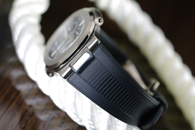 RubberB : un bracelet caoutchouc pour la Nautilus
