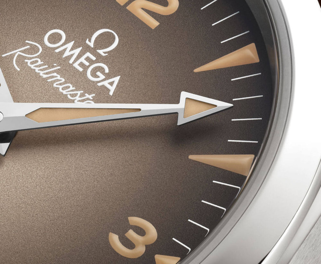 Omega : une nouvelle Railmaster en 38 mm avec cadrans fumés