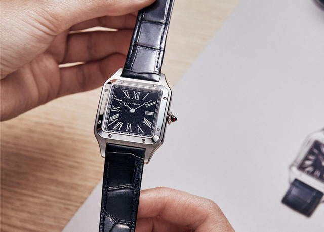 Cartier : une somptueuse Santos-Dumont en platine en édition spéciale France