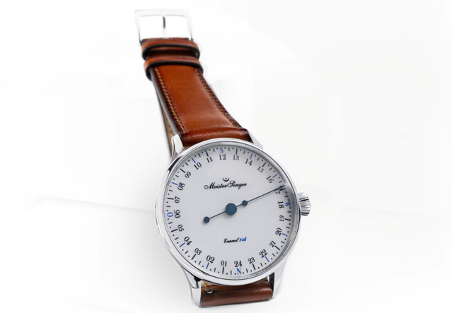 MeisterSinger Edition 24h émail : quand la monoaiguille se fait de surcroit 24h et sur cadran en émail MeisterSinger Edition 24h émail : quand la monoaiguille se fait de surcroit 24h et sur cadran en émail