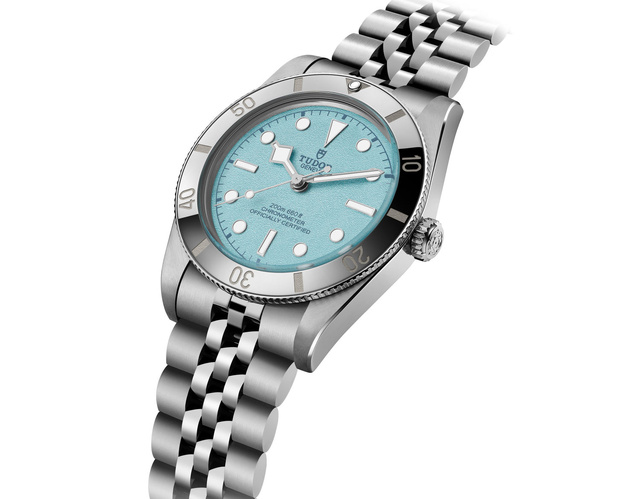 Tudor Black Bay 54 "Lagoon Blue" : montre de plongée mixte