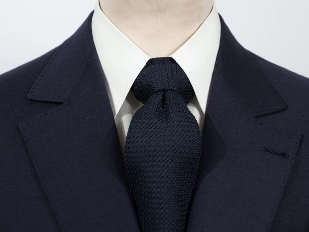 Cravate Thuillier Paris en grenadine de soie bleue, cravate d'Emmanuel Macron Cravate Thuillier Paris en grenadine de soie bleue, cravate d'Emmanuel Macron