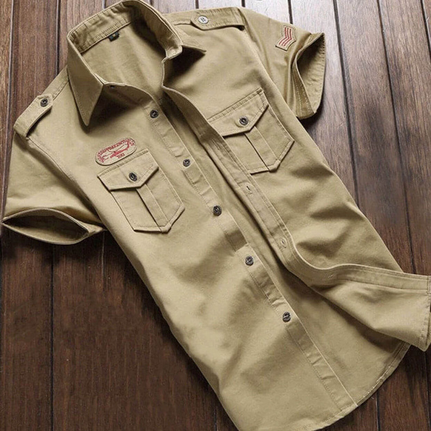 La chemise militaire : quand l'élégance civile puise dans le vestiaire de l'armée !