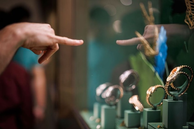 Pourquoi la montre de luxe est devenue un accessoire incontournable du dressing masculin ? Pourquoi la montre de luxe est devenue un accessoire incontournable du dressing masculin ?