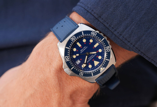 Jacques Bianchi JB300 : un cadran bleu mat pour une version plus contemporaine