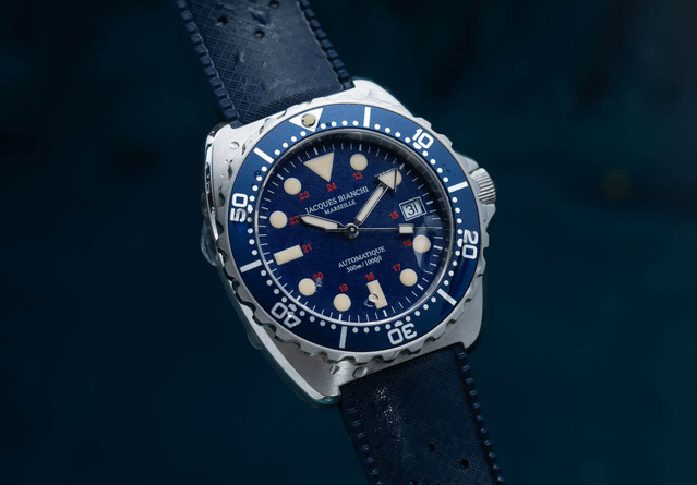 Jacques Bianchi JB300 : un cadran bleu mat pour une version plus contemporaine