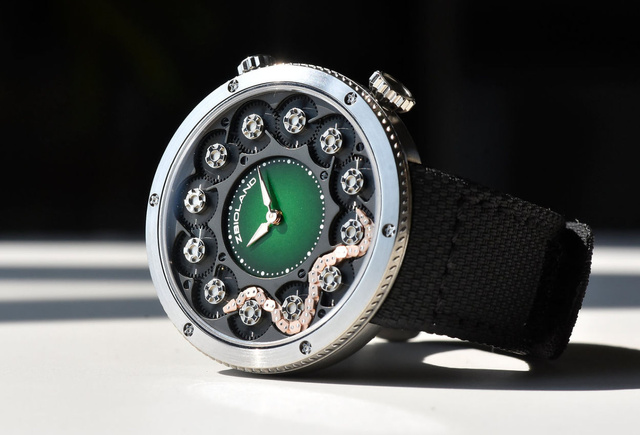 Snake de Zbioland : quand un serpent mécanique serpente autour de votre cadran Snake de Zbioland : quand un serpent mécanique serpente autour de votre cadran