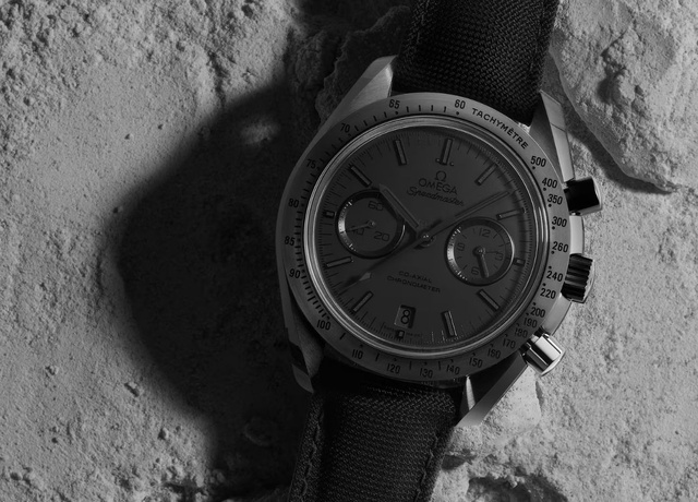 Thierry Ardisson, l'homme en noir qui portait une Omega Speedmaster Dark side of the Moon