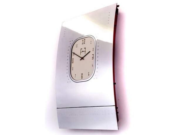 Une horloge en hublot de B747