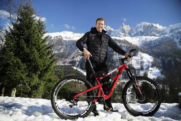 Alpina : deux ambassadeurs au sommet du Kilimandjaro Alpina : deux ambassadeurs au sommet du Kilimandjaro