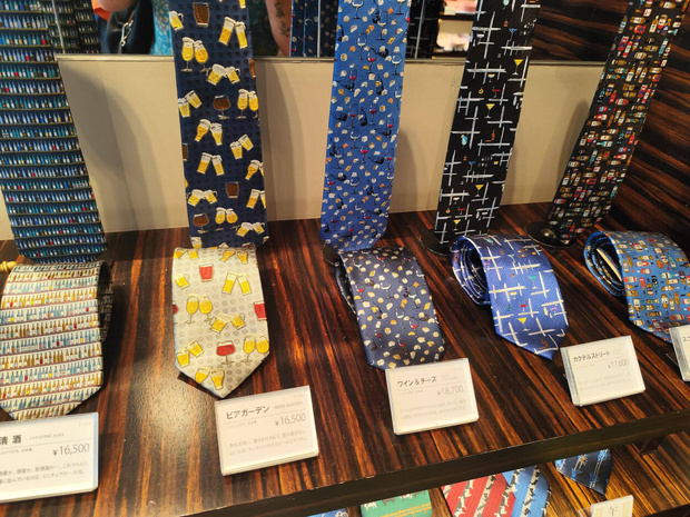 Taya Ginza : des cravates et une adresse plus que centenaire en plein coeur de Tokyo Taya Ginza : des cravates et une adresse plus que centenaire en plein coeur de Tokyo