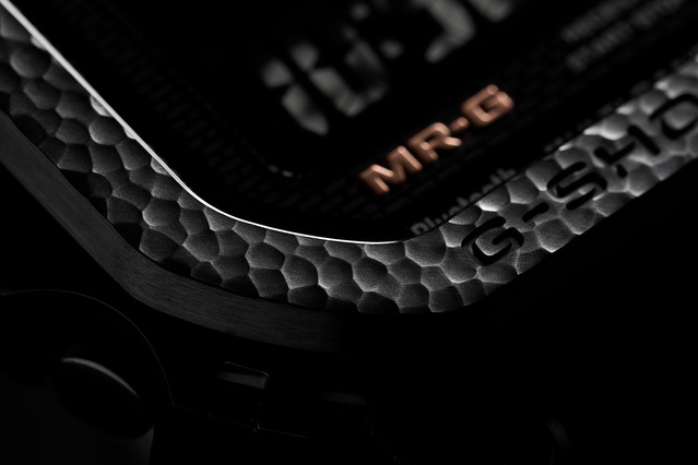 G-SHOCK MRG-B5000HT : la technique du martelage tsuiki à l'honneur