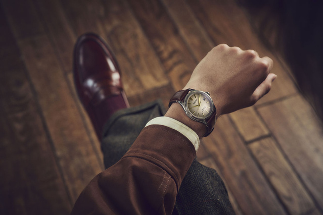 Seiko : un bracelet en cuir upcyclé inspiré des mocassins Regal