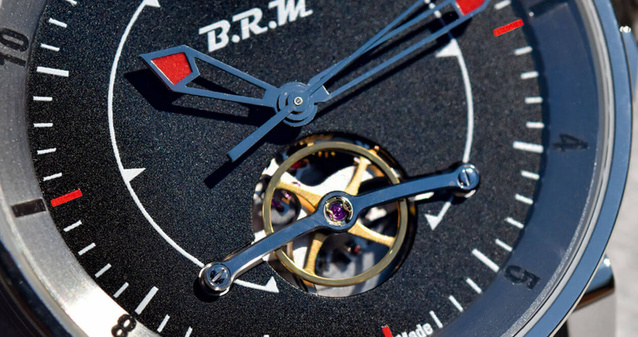 BRM V6-42-EV : échappement visible pour montre sportive et racée à la fois