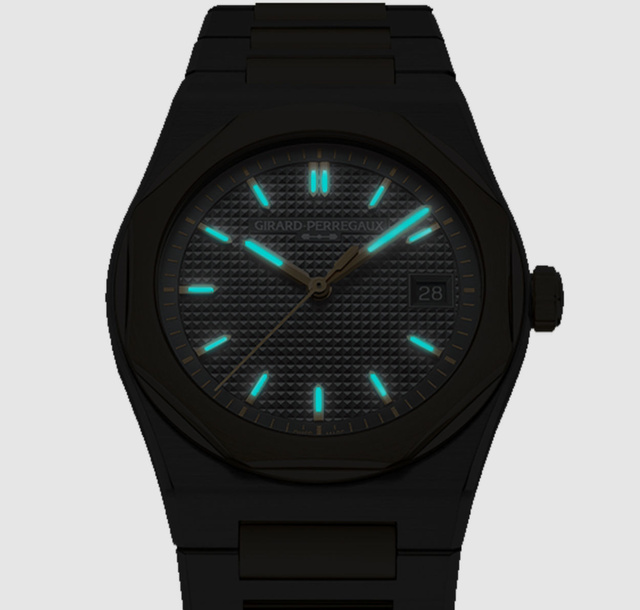 Laureato Fifty : une très belle quinquagénaire en or et acier