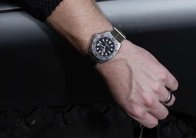 Jacques Bianchi JB 300 Profonde x Deepsea.edc : montre-outil radicale Jacques Bianchi JB 300 Profonde x Deepsea.edc : montre-outil radicale