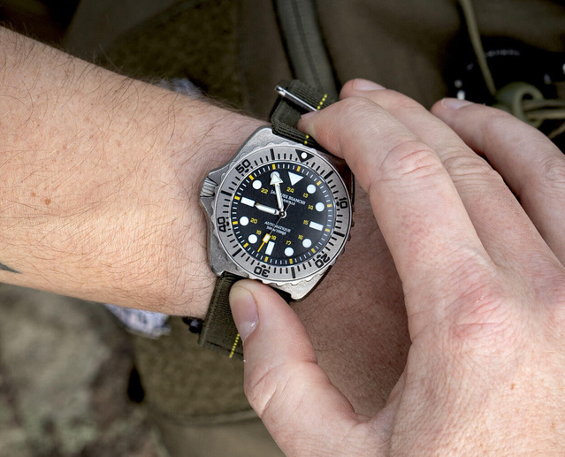 Jacques Bianchi JB 300 Profonde x Deepsea.edc : montre-outil radicale Jacques Bianchi JB 300 Profonde x Deepsea.edc : montre-outil radicale