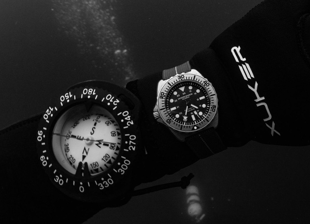 Jacques Bianchi JB 300 Profonde x Deepsea.edc : montre-outil radicale Jacques Bianchi JB 300 Profonde x Deepsea.edc : montre-outil radicale