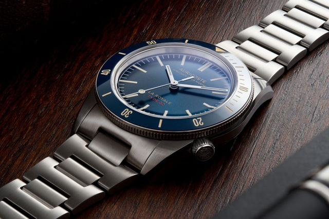 Auricoste La Royale Type 32 : le sport-chic à la française Auricoste La Royale Type 32 : le sport-chic à la française