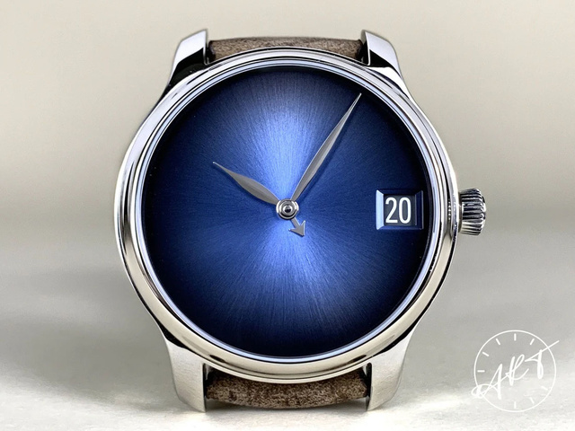 Une Moser & Co Endeavor QP en acier vendue par Artwatches.com