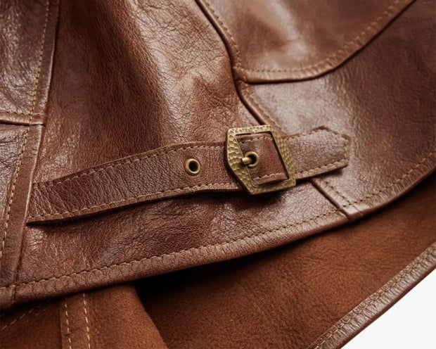 Réédition du célèbre blouson Menlo Cossack en cuir d'Albert Einstein par Levi's Réédition du célèbre blouson Menlo Cossack en cuir d'Albert Einstein par Levi's