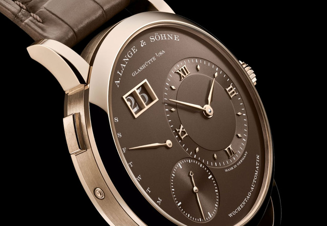 Lange 1 Daymatic Honeygold : or miel pour cadran havane et calibre automatique Lange 1 Daymatic Honeygold : or miel pour cadran havane et calibre automatique