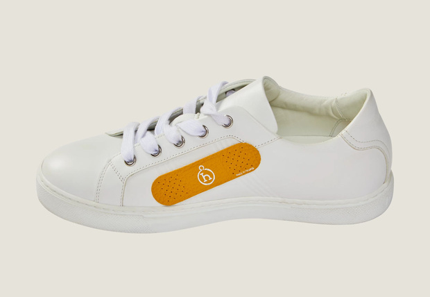 Les pansements en cuir Petit h d'Hermès : quand le banal devient un manifeste créatif Les pansements en cuir Petit h d'Hermès : quand le banal devient un manifeste créatif