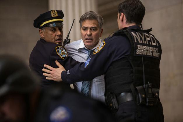 Money Monster : George Clooney porte une Speedmaster en or jaune Money Monster : George Clooney porte une Speedmaster en or jaune