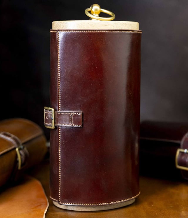 Les étuis à montres en cordovan de Casa Fagliano : quand l'art du polo rencontre l'art du temps Les étuis à montres en cordovan de Casa Fagliano : quand l'art du polo rencontre l'art du temps