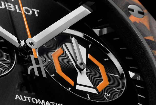 Hublot Classic Fusion Chronograph UEFA Europa League titane et fibre de carbone