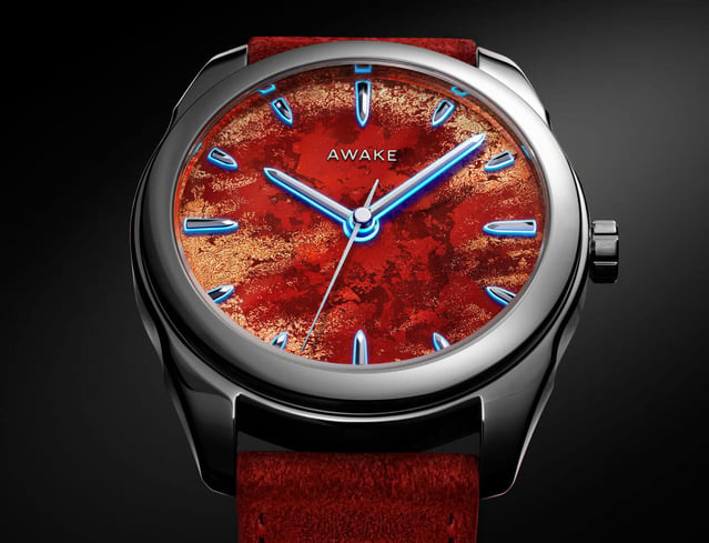 Awake Frosted Leaf Royal Red : rouge passion Awake Frosted Leaf Royal Red : rouge passion