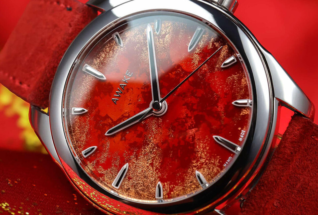 Awake Frosted Leaf Royal Red : rouge passion