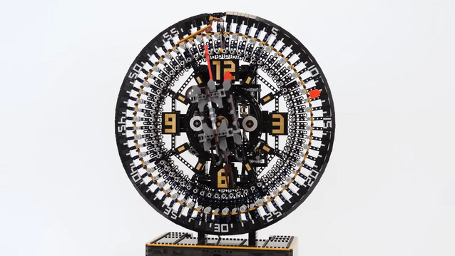 Mangle Rack Clock d'Akiyuki