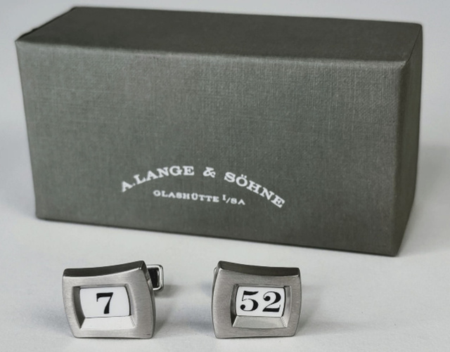 Les boutons de manchette "à heures sautantes" d'A. Lange & Söhne